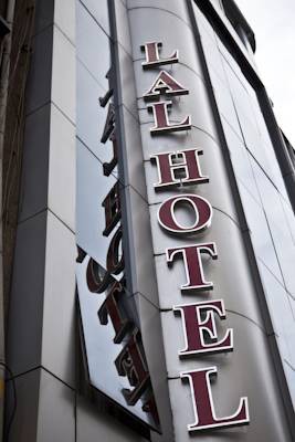 Lal Hotel 1/35