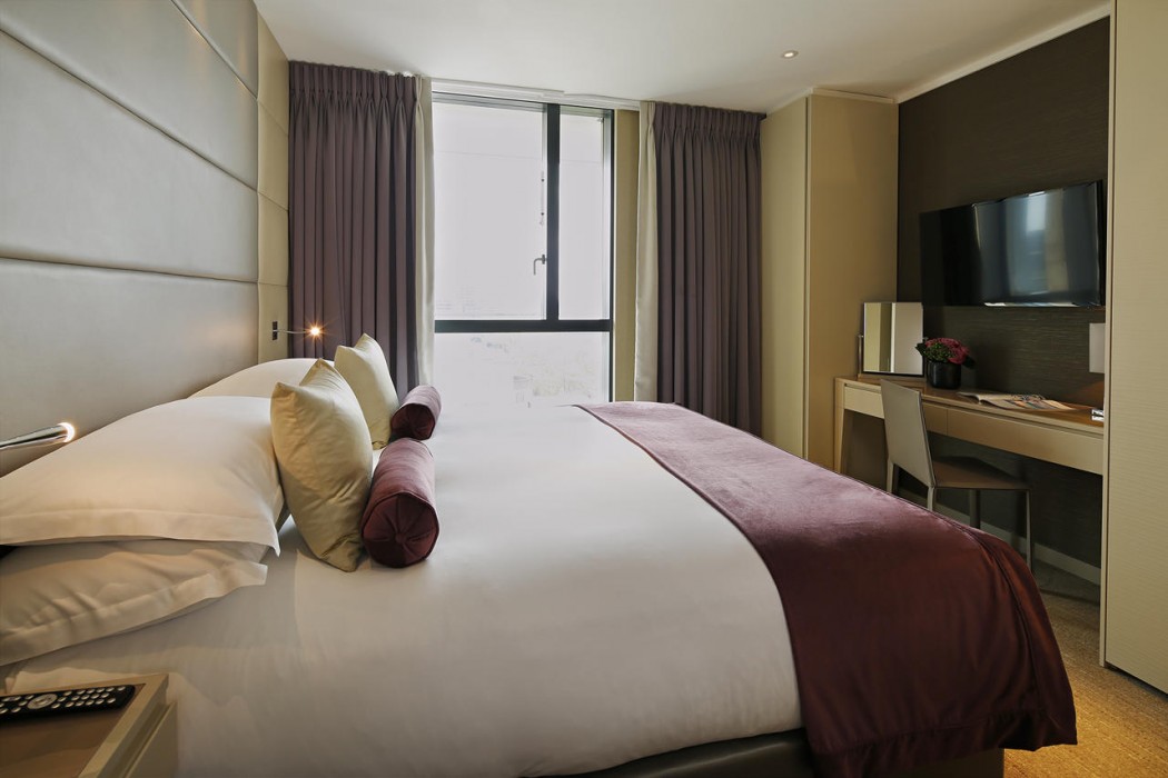 Cheval Three Quays 5/56