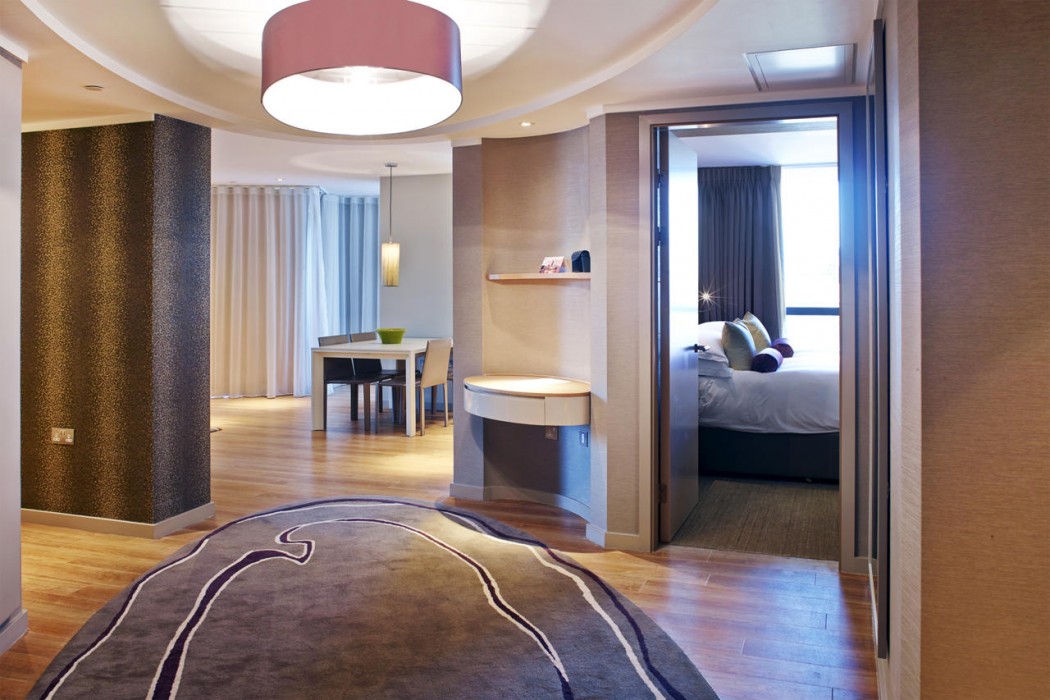 Cheval Three Quays 9/56
