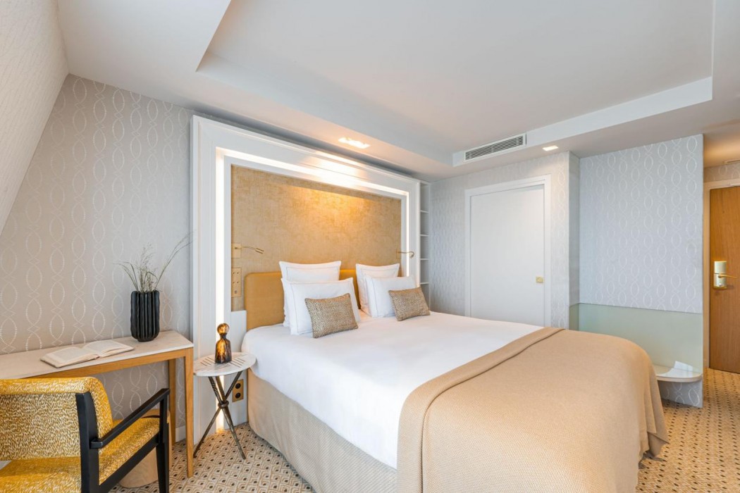 Madison Hotel 25/76