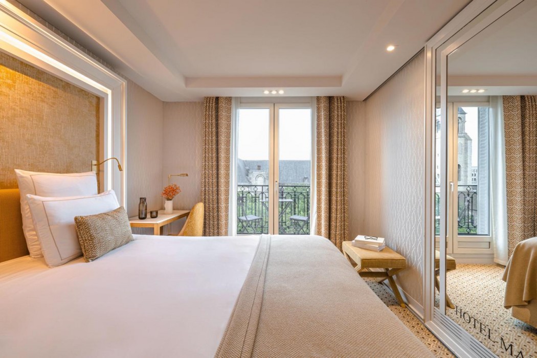Madison Hotel 23/76