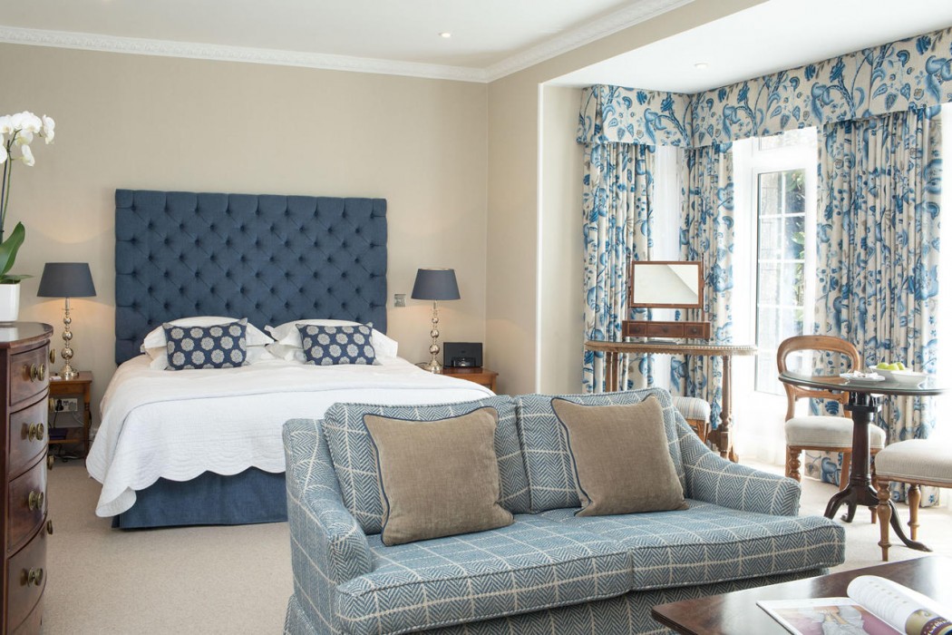 Longueville Manor 12/69