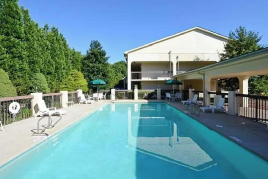 Townhouse Winston Salem - University 22/27