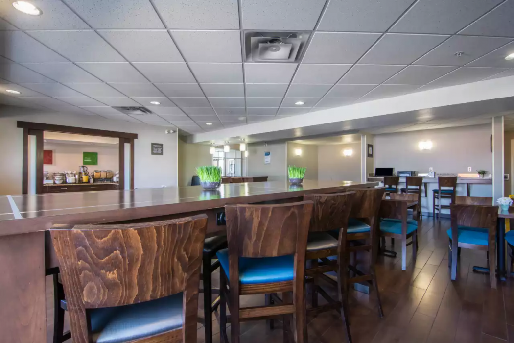 Comfort Inn & Suites Calgary Airport - South 17/36