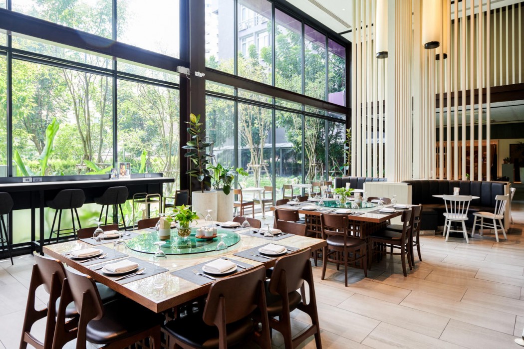 TK. Palace Hotel & Convention Bangkok 140/160