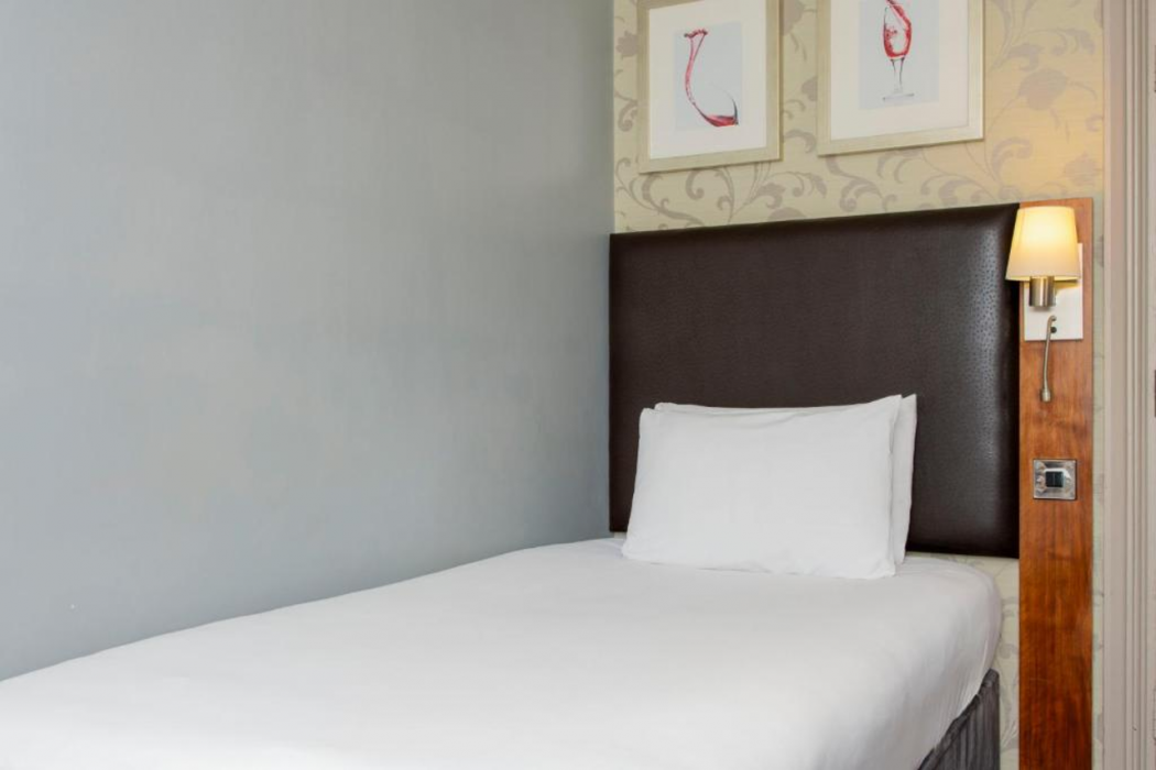 London Croydon Aerodrome Hotel by Sunday 7/29