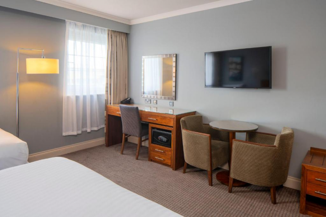 London Croydon Aerodrome Hotel by Sunday 13/29