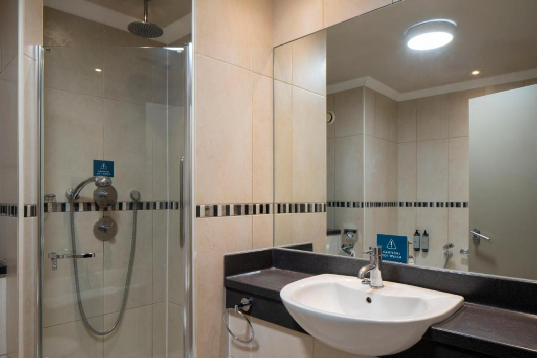 London Croydon Aerodrome Hotel by Sunday 18/29
