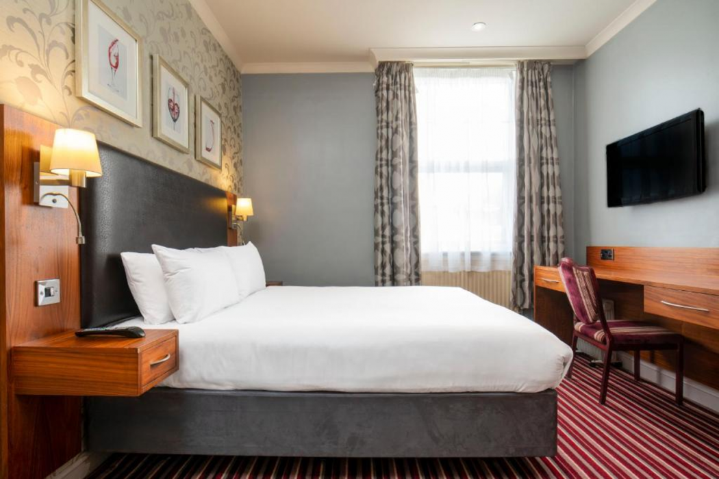 London Croydon Aerodrome Hotel by Sunday 16/29