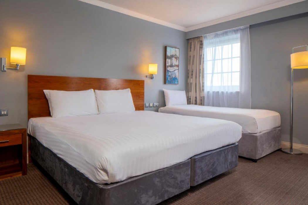 London Croydon Aerodrome Hotel by Sunday 14/29