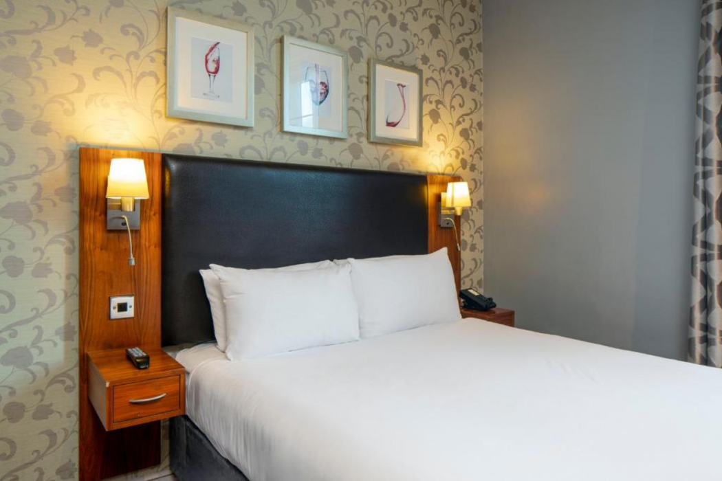 London Croydon Aerodrome Hotel by Sunday 20/29