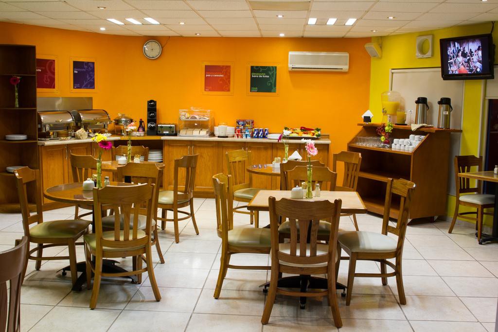Comfort Inn Monclova 16/31