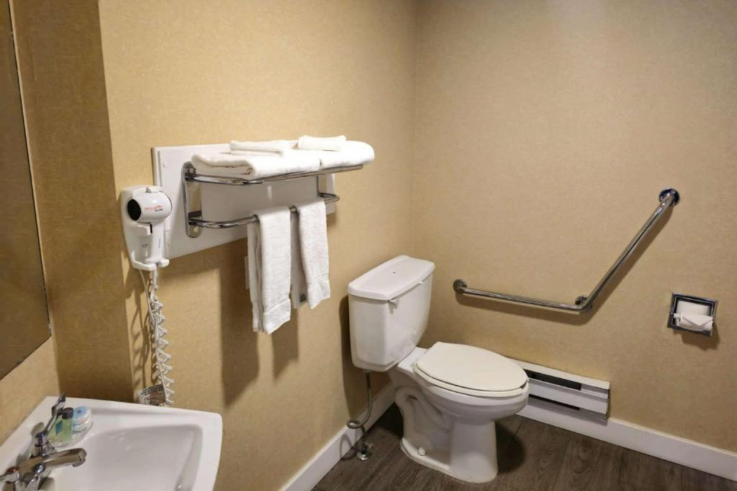 Rodeway Inn & Suites Kamloops 11/13