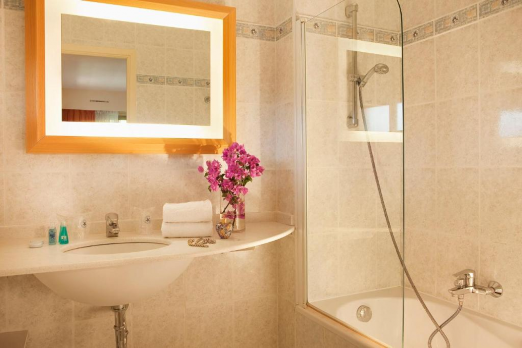 The Originals Boutique, Hotel Les Strelitzias, Antibes Juan-Les-Pins 17/60
