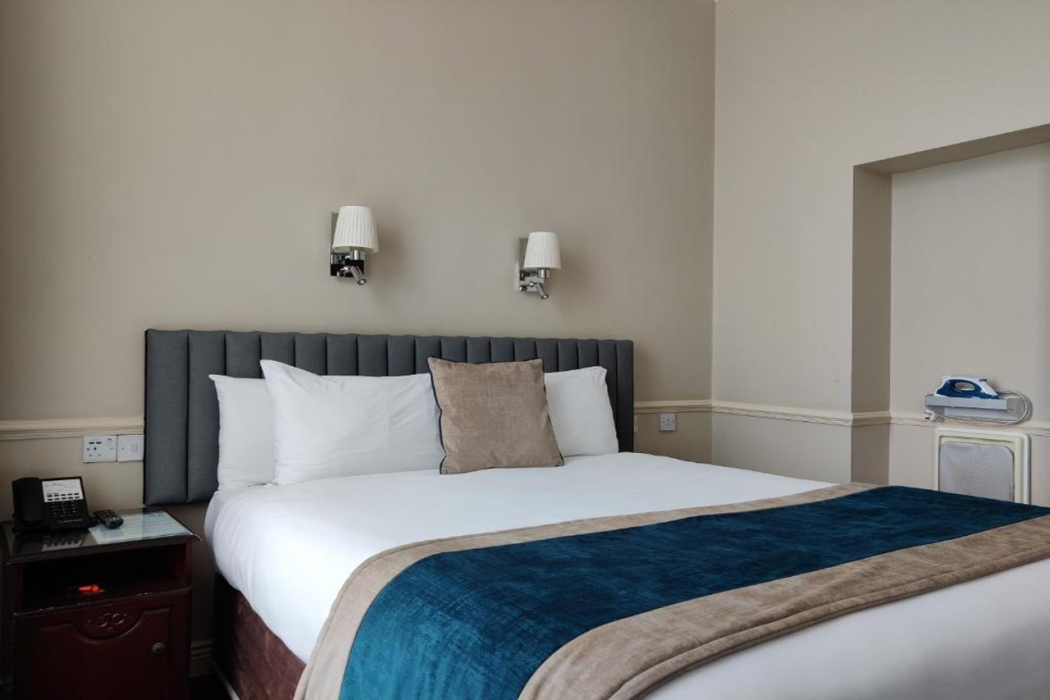 The Harcourt Hotel 6/49