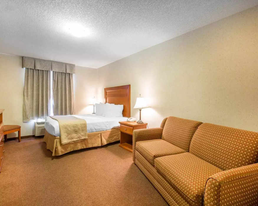 Quality Inn and Suites Lethbridge East 16/52