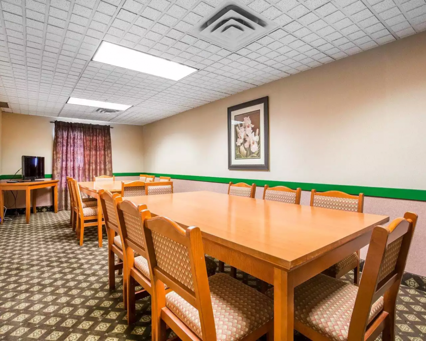 Quality Inn and Suites Lethbridge East 29/52