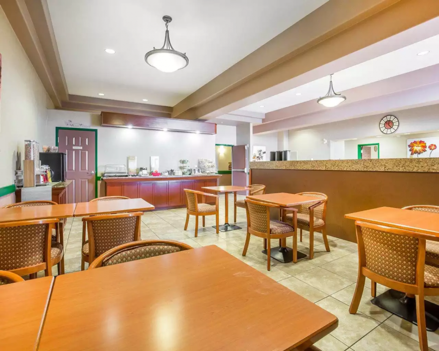Quality Inn and Suites Lethbridge East 26/52