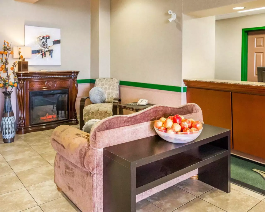 Quality Inn and Suites Lethbridge East 6/52