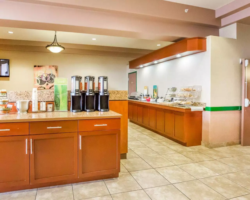 Quality Inn and Suites Lethbridge East 28/52