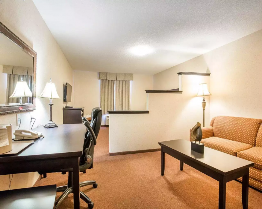 Quality Inn and Suites Lethbridge East 21/52