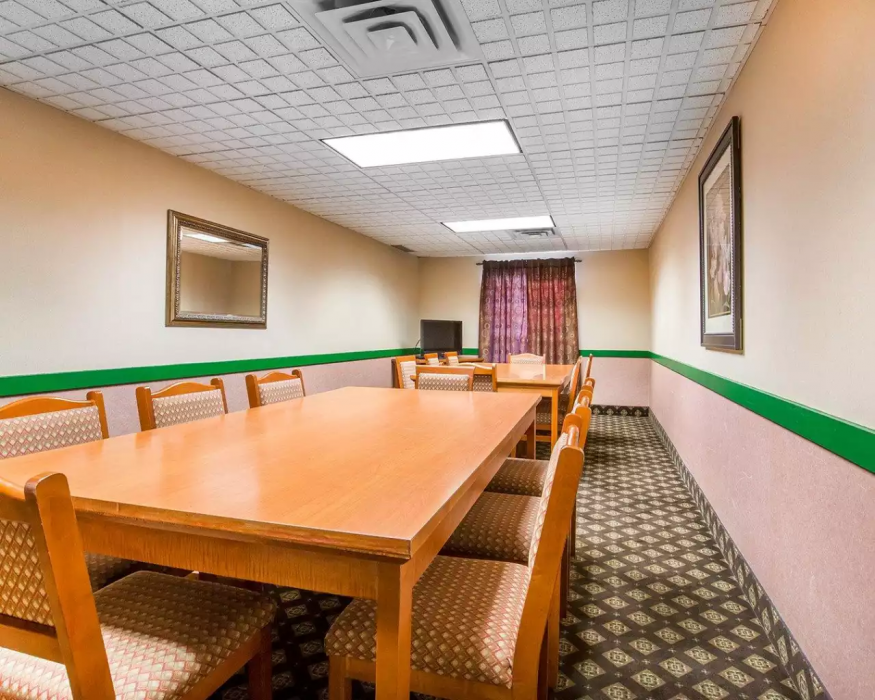 Quality Inn and Suites Lethbridge East 31/52