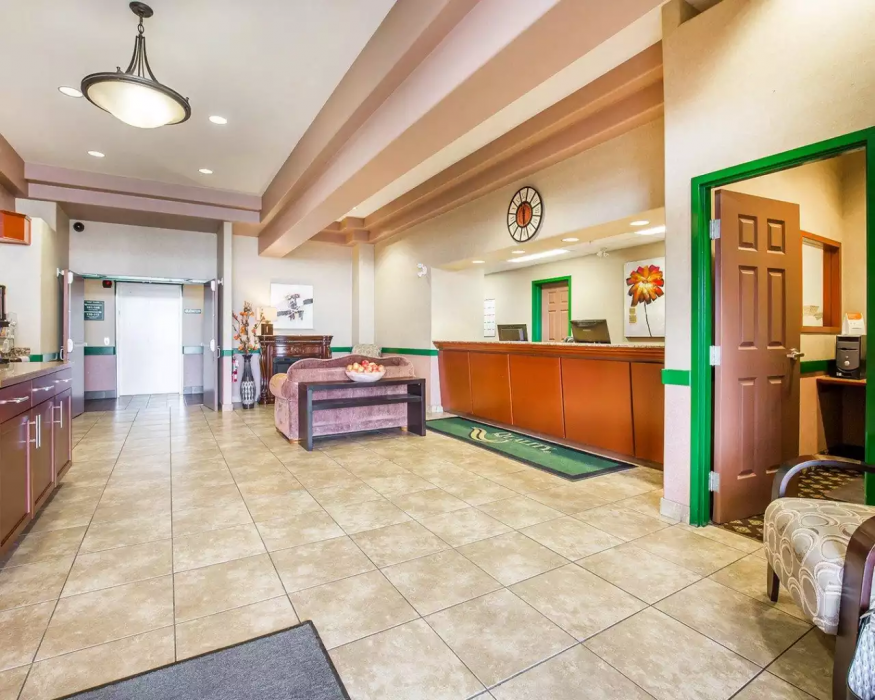 Quality Inn and Suites Lethbridge East 7/52