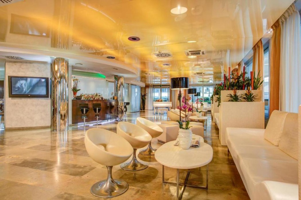 Hotel Premier & Suites 7/60