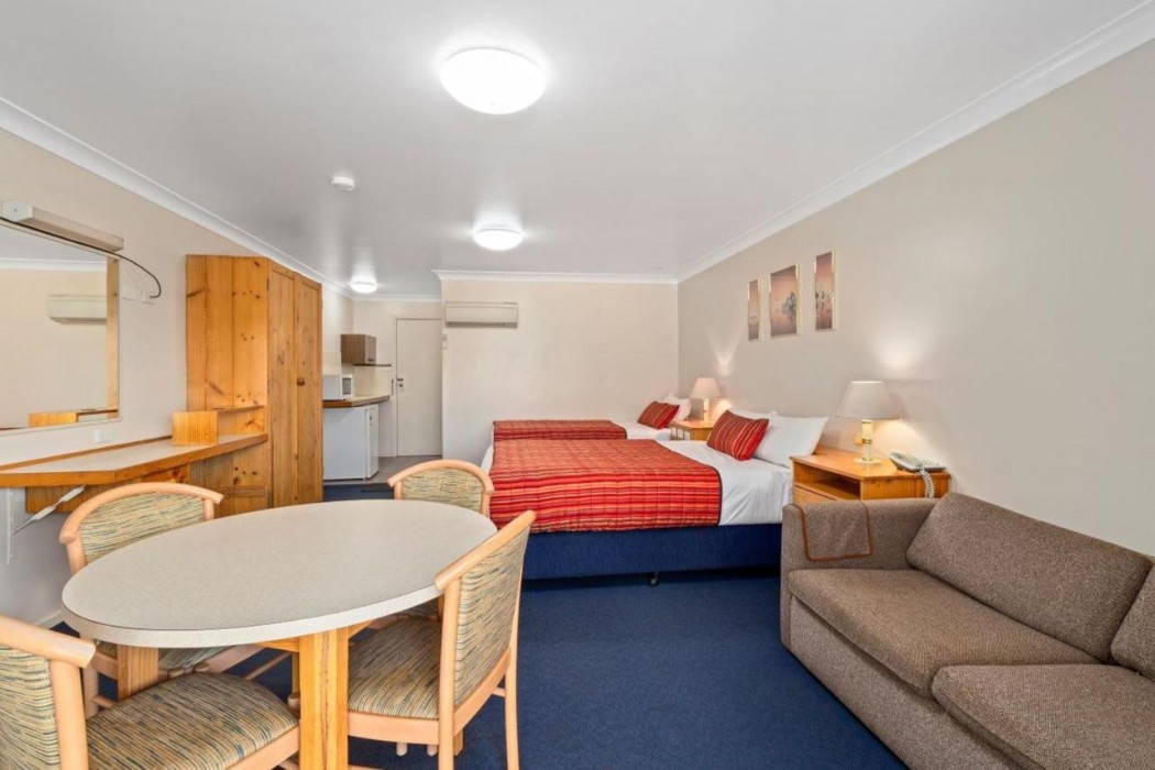 Econo Lodge Alabaster 5/21