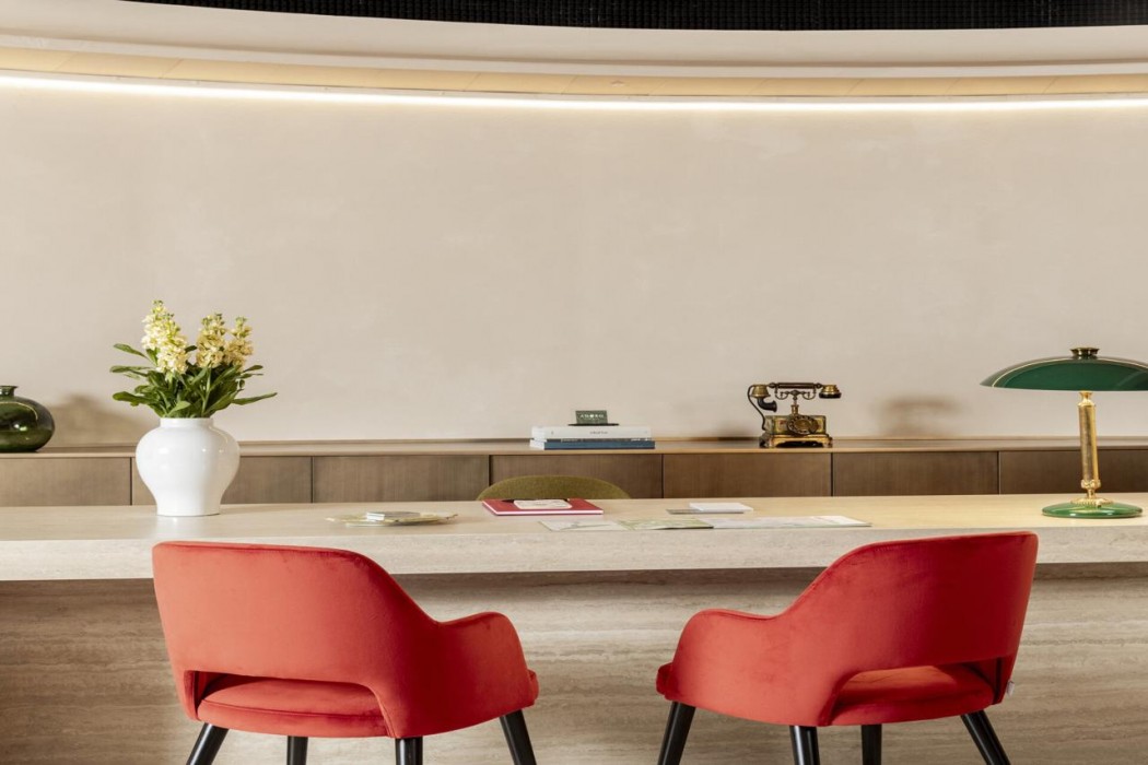 Adoro Hotel 28/72