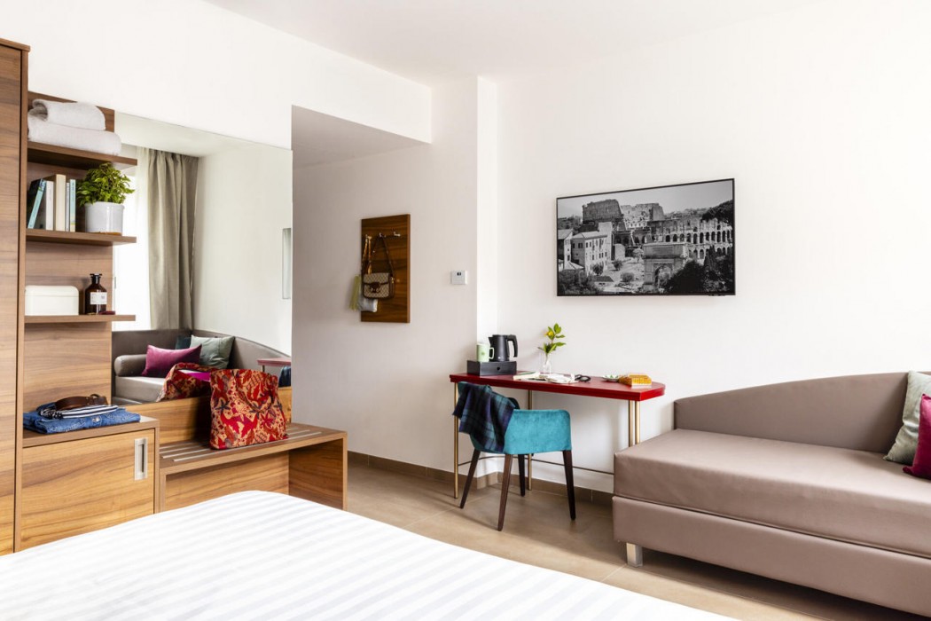 Adoro Hotel 11/72