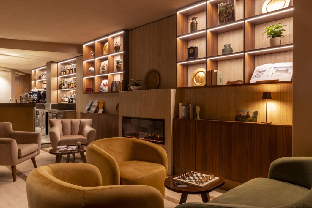 Adoro Hotel 30/72