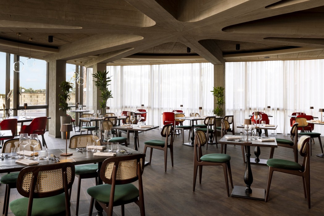 Adoro Hotel 36/72