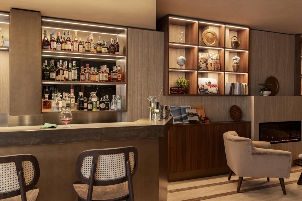 Adoro Hotel 32/72