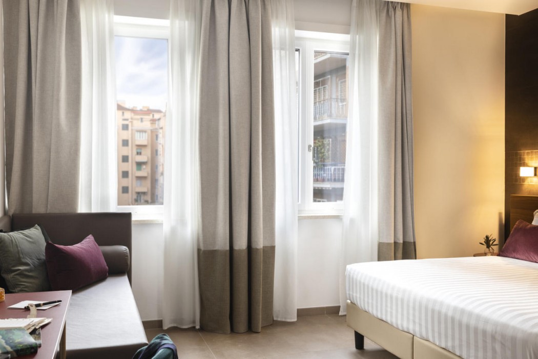 Adoro Hotel 12/72