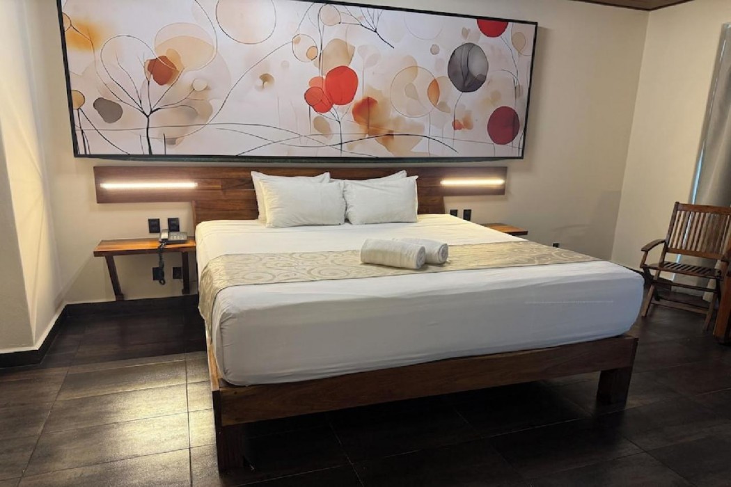 Reina Roja Hotel 12/57