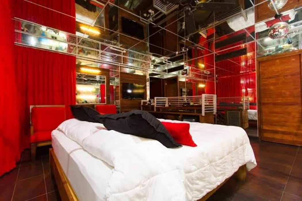 Reina Roja Hotel 11/57