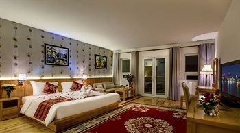 Shining Central Hotel & Spa 1/29