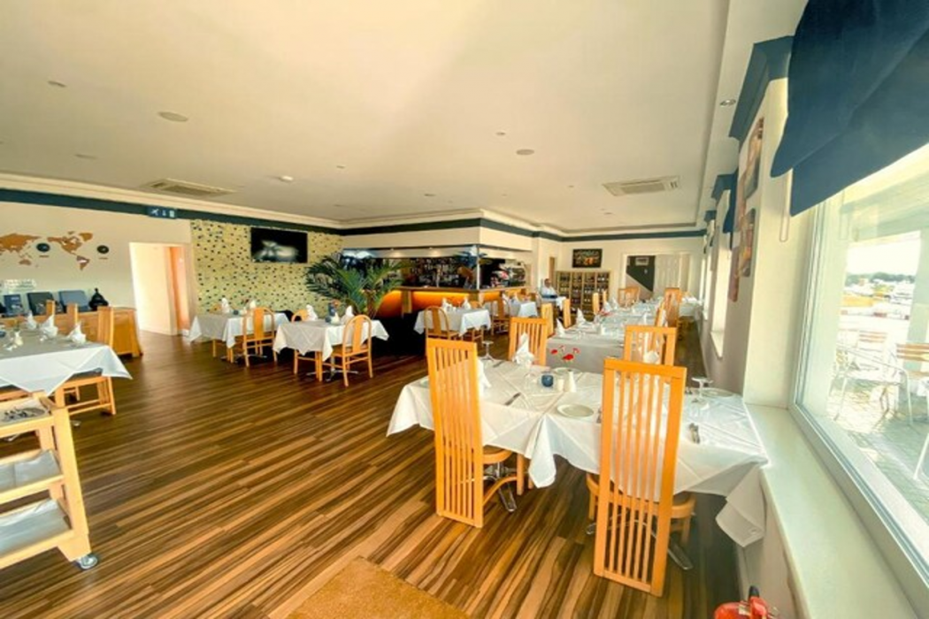 OYO Hawk House 15/60