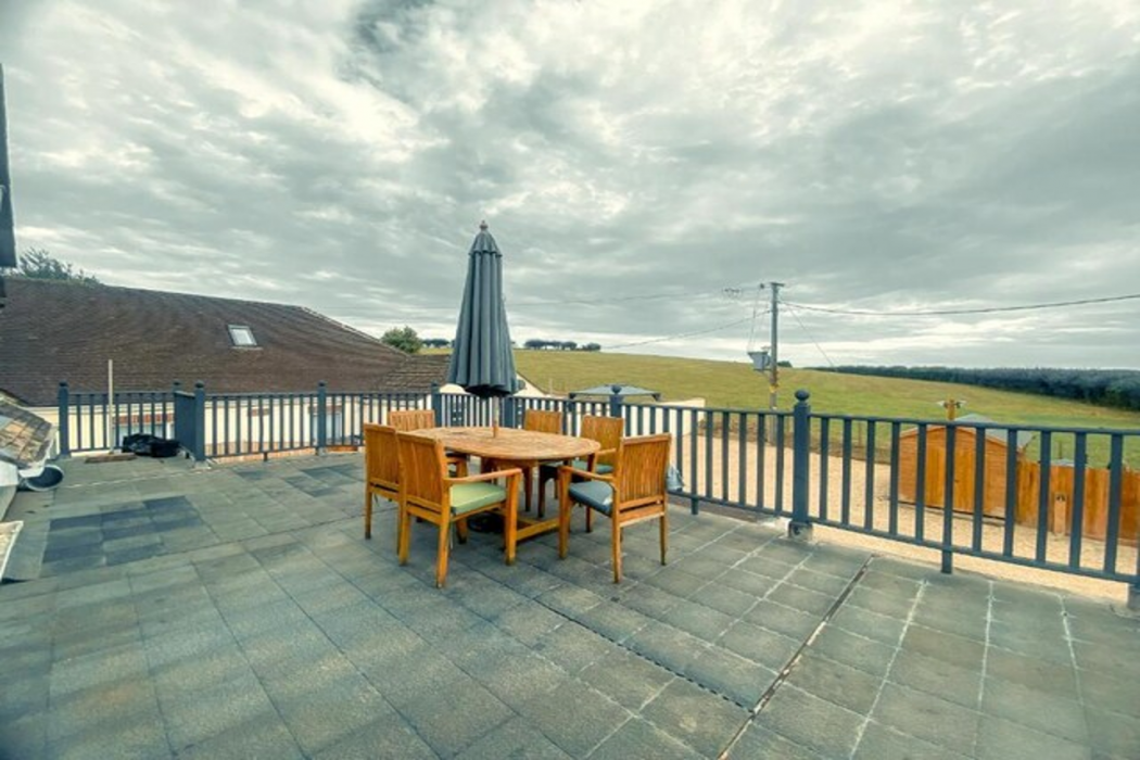 OYO Hawk House 28/60