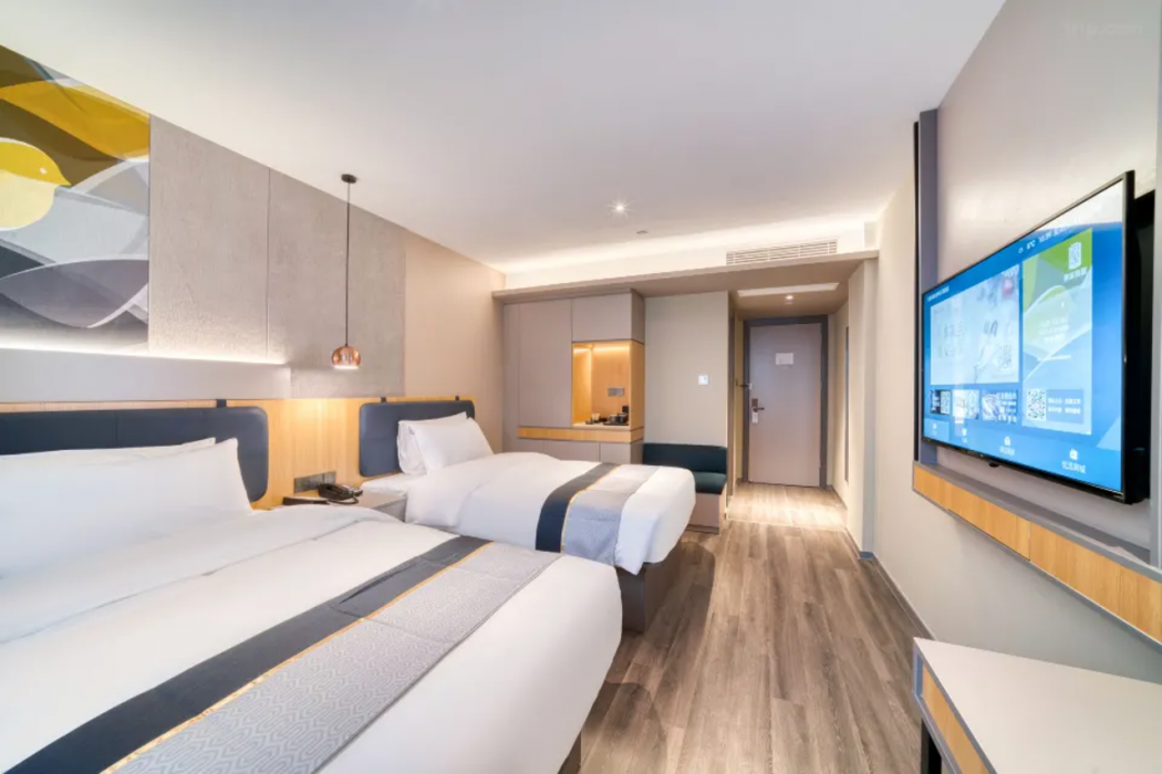 Home inn Selected (Huzhou Hongqi Road,Yishang Street) 32/55