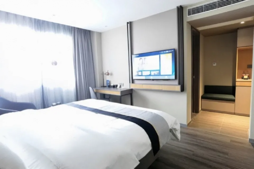 Home inn Selected (Huzhou Hongqi Road,Yishang Street) 30/55
