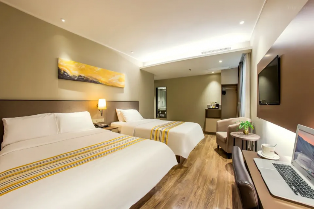 Home Inn Plus (Shanghai Bund Jinling East Road store) 8/28