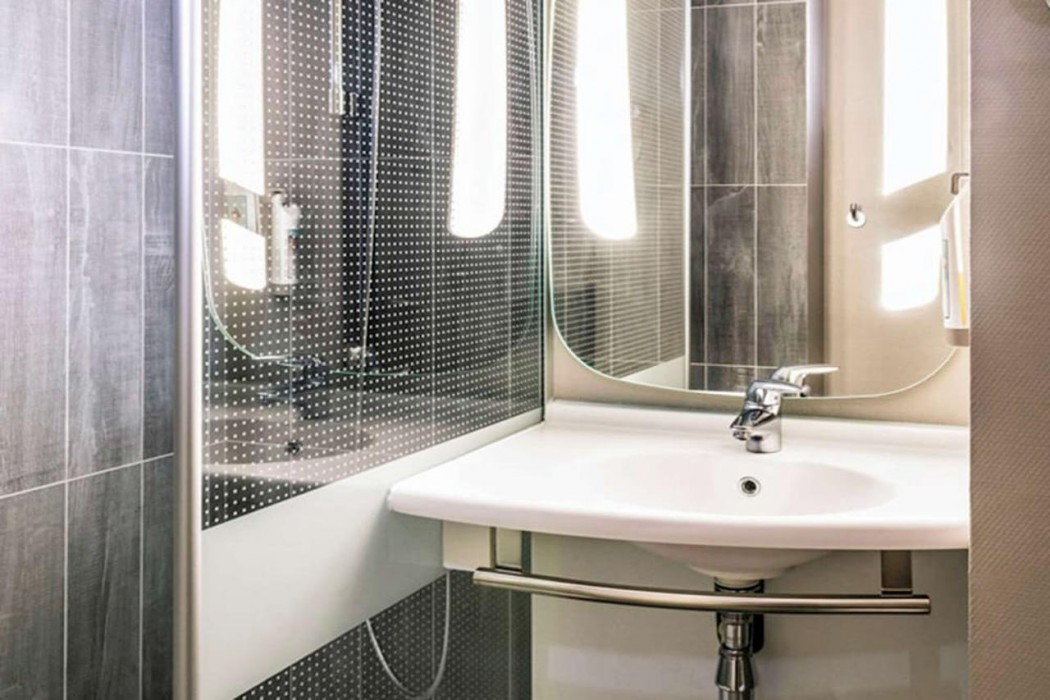 Hotel Mermoz Paris Le Bourget 8/53