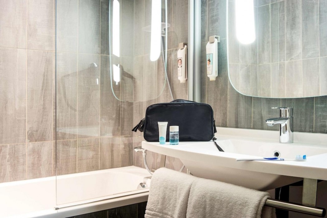 Hotel Mermoz Paris Le Bourget 10/53