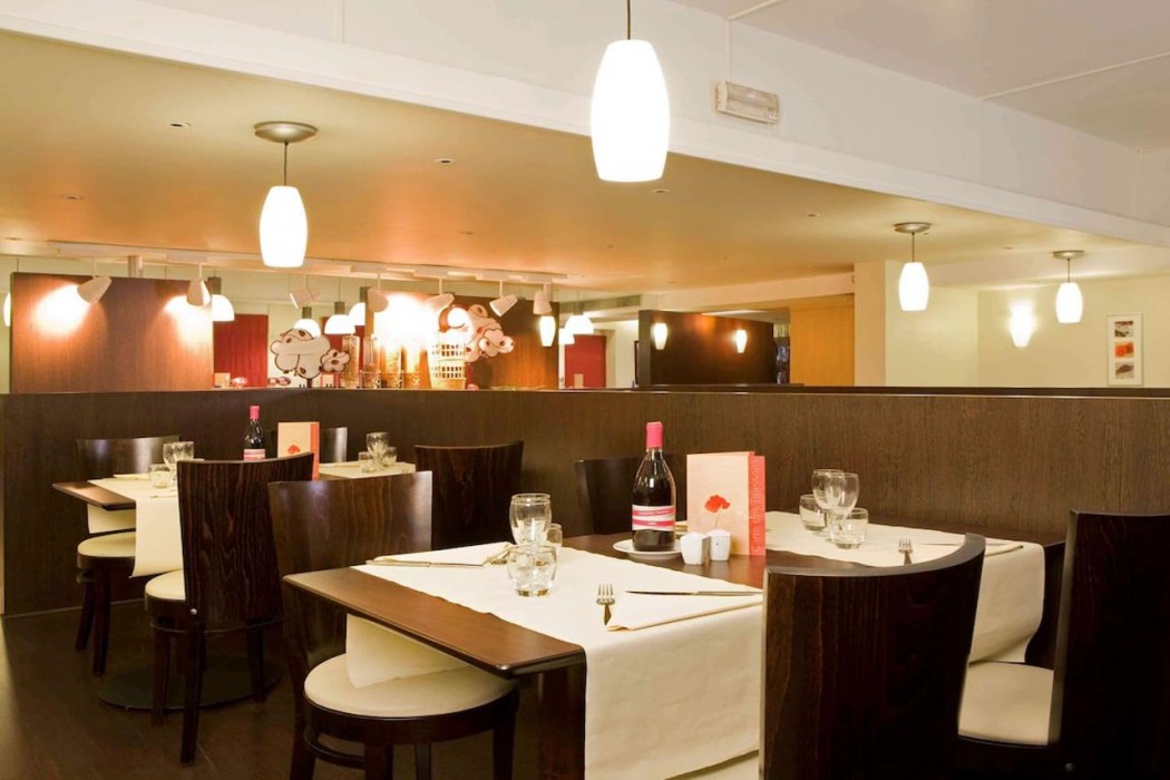 Hotel Mermoz Paris Le Bourget 43/53