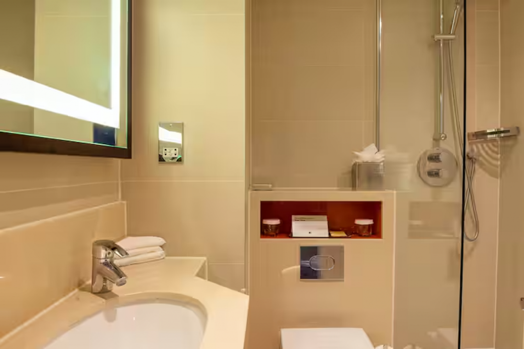 Doubletree By Hilton London Ealing Hotel 11/56