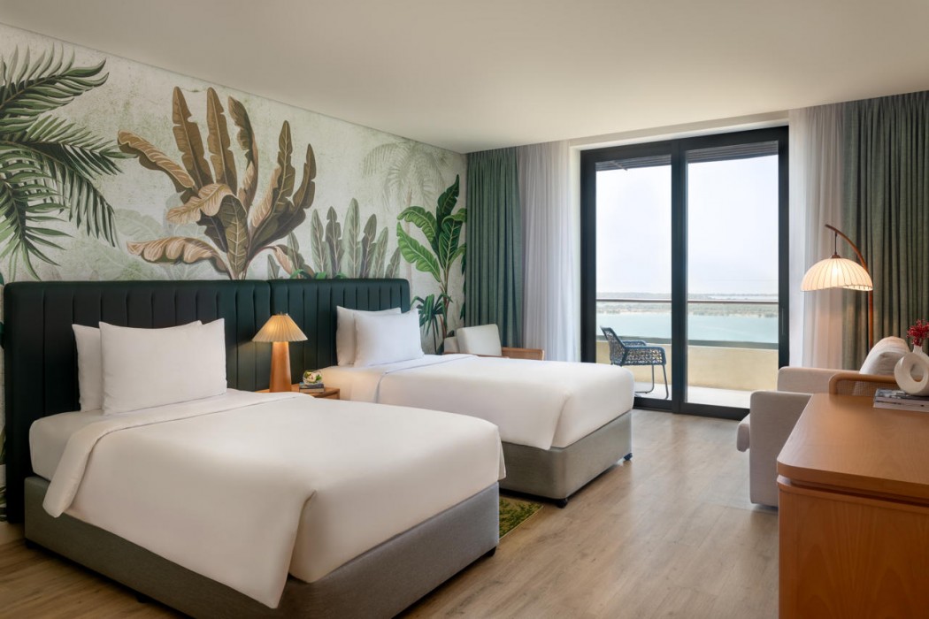 Yas Plaza Mangroves by IHG 19/87