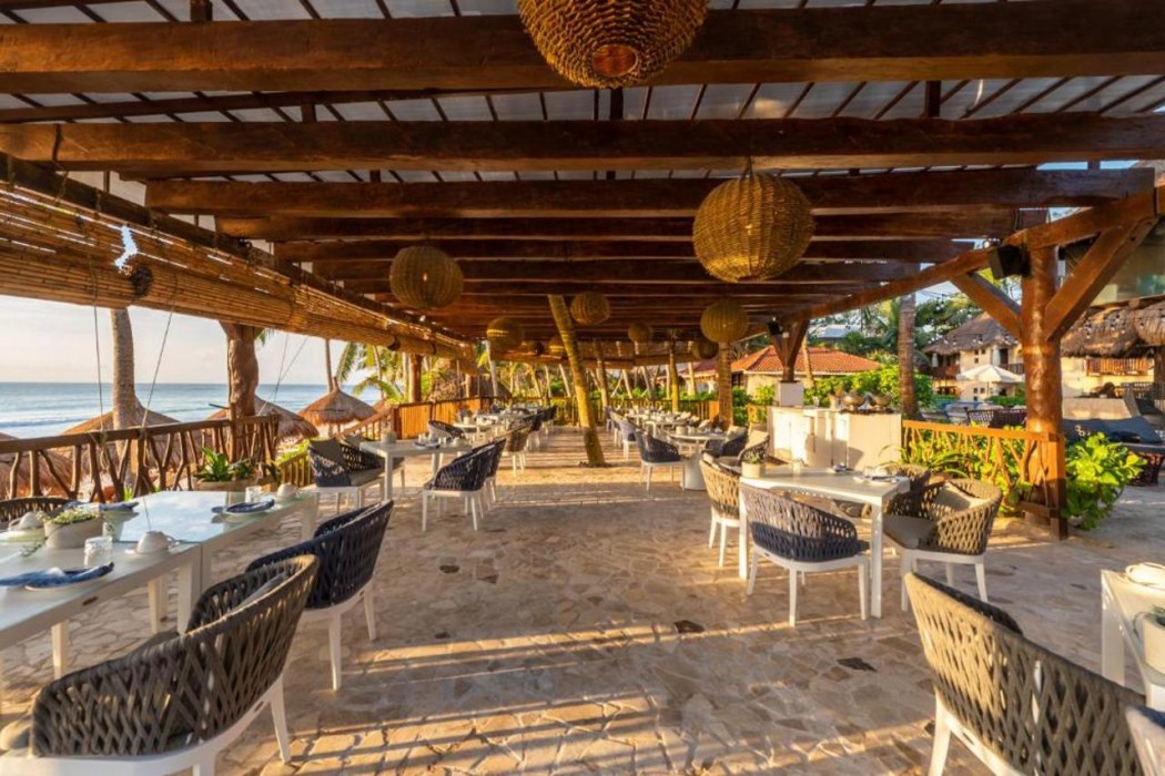 ANA Y JOSE hotel & beach club 80/99