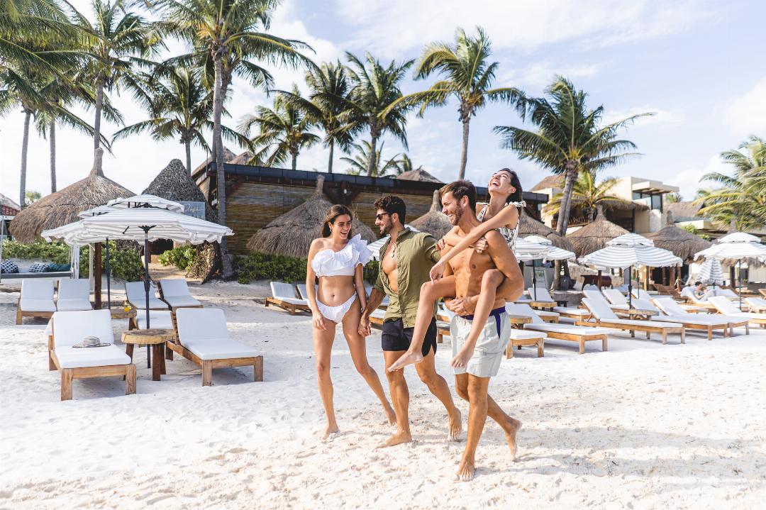 ANA Y JOSE hotel & beach club 8/99